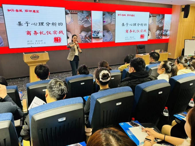 課堂風(fēng)采 課堂風(fēng)采